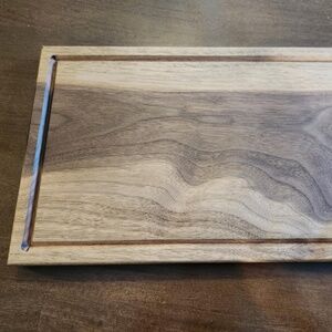 Walnut cutting board with juice groove
